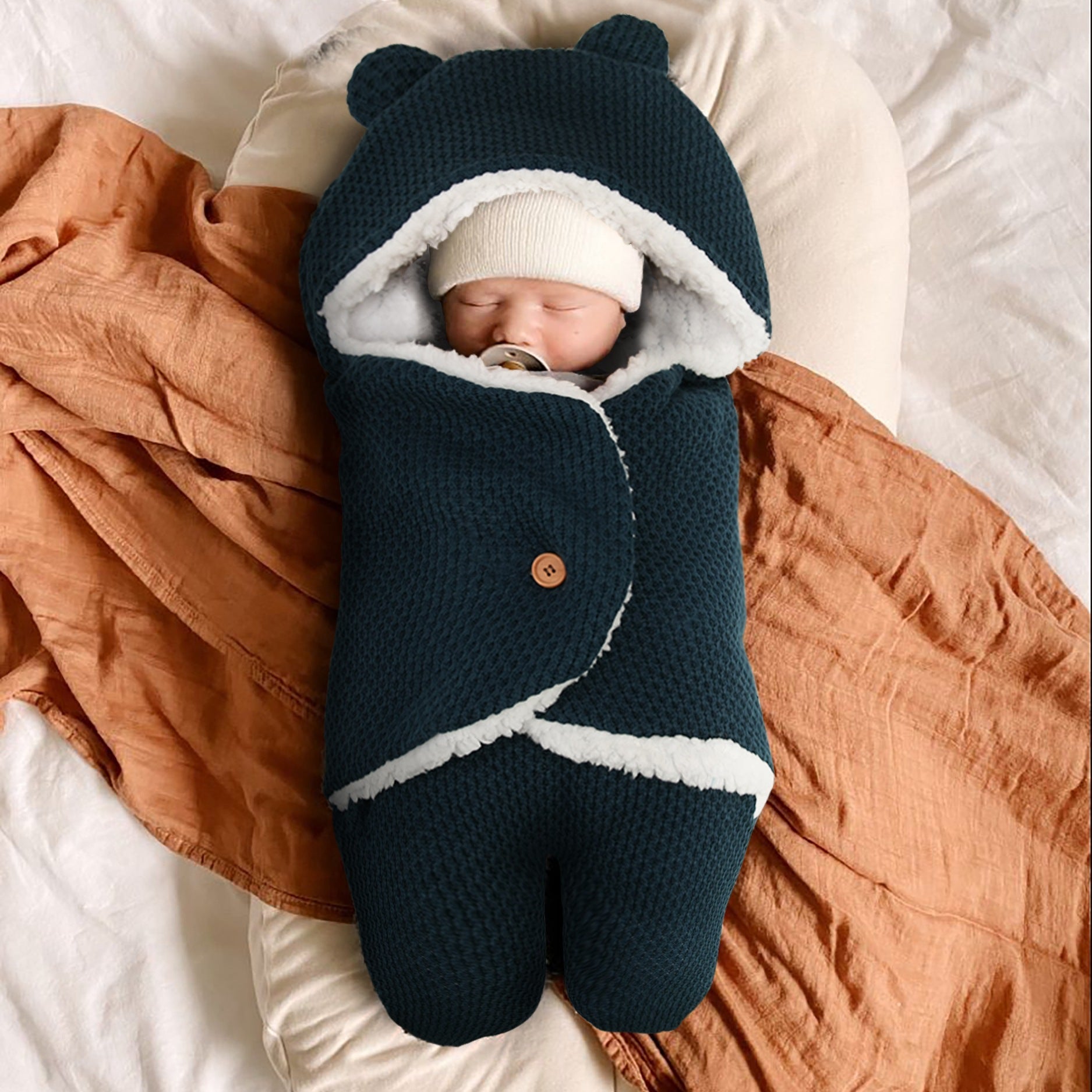 Warm Baby Sleeping Bag – Plush Comfort for Cold Nights